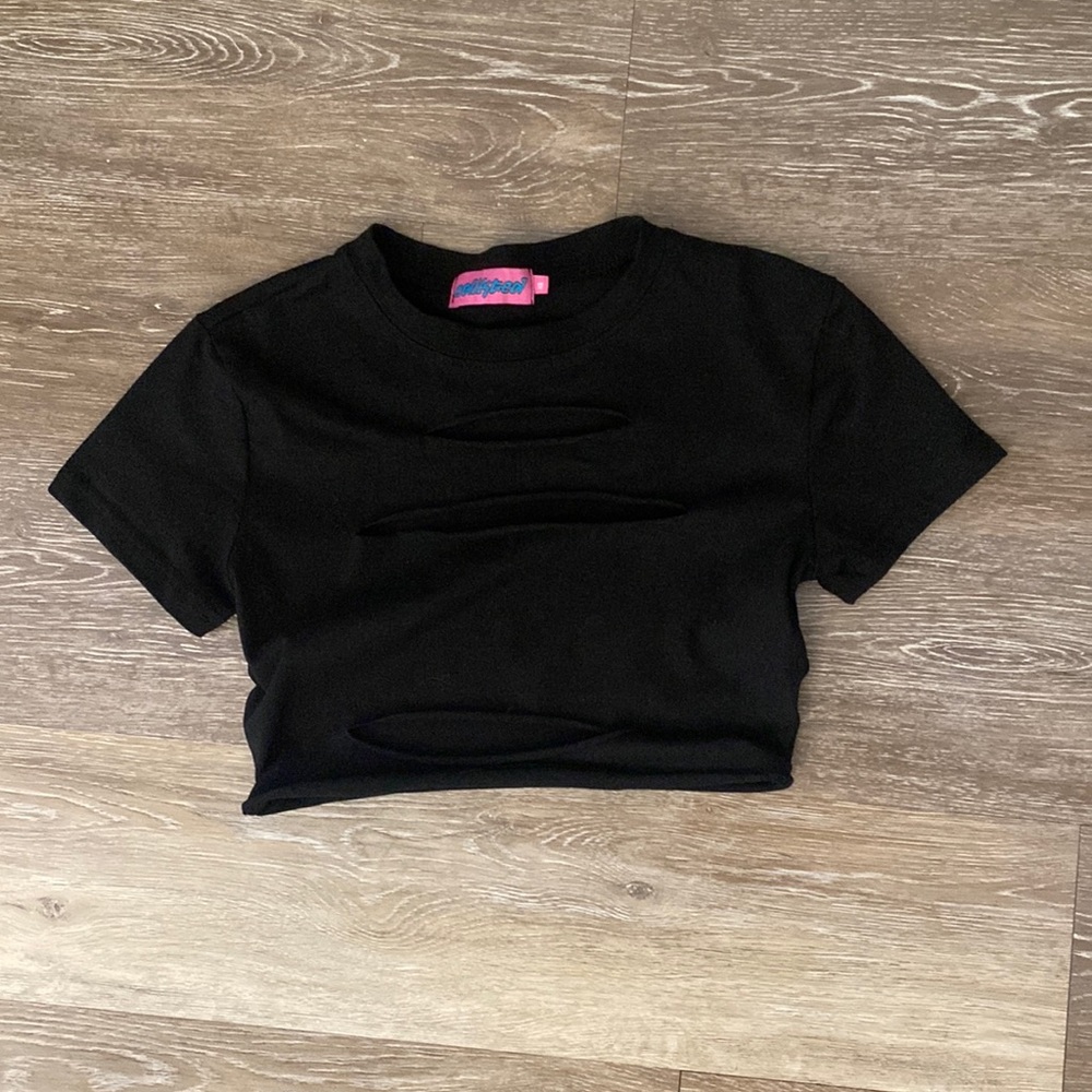 Ripped black crop baby T🕷️